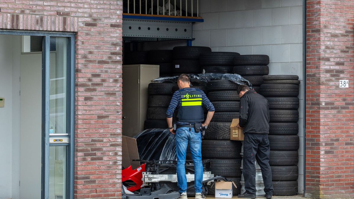 Zes mannen aangehouden voor drugshandel: 400 kilo cocaïne, miljoen euro en vuurwapens gevonden