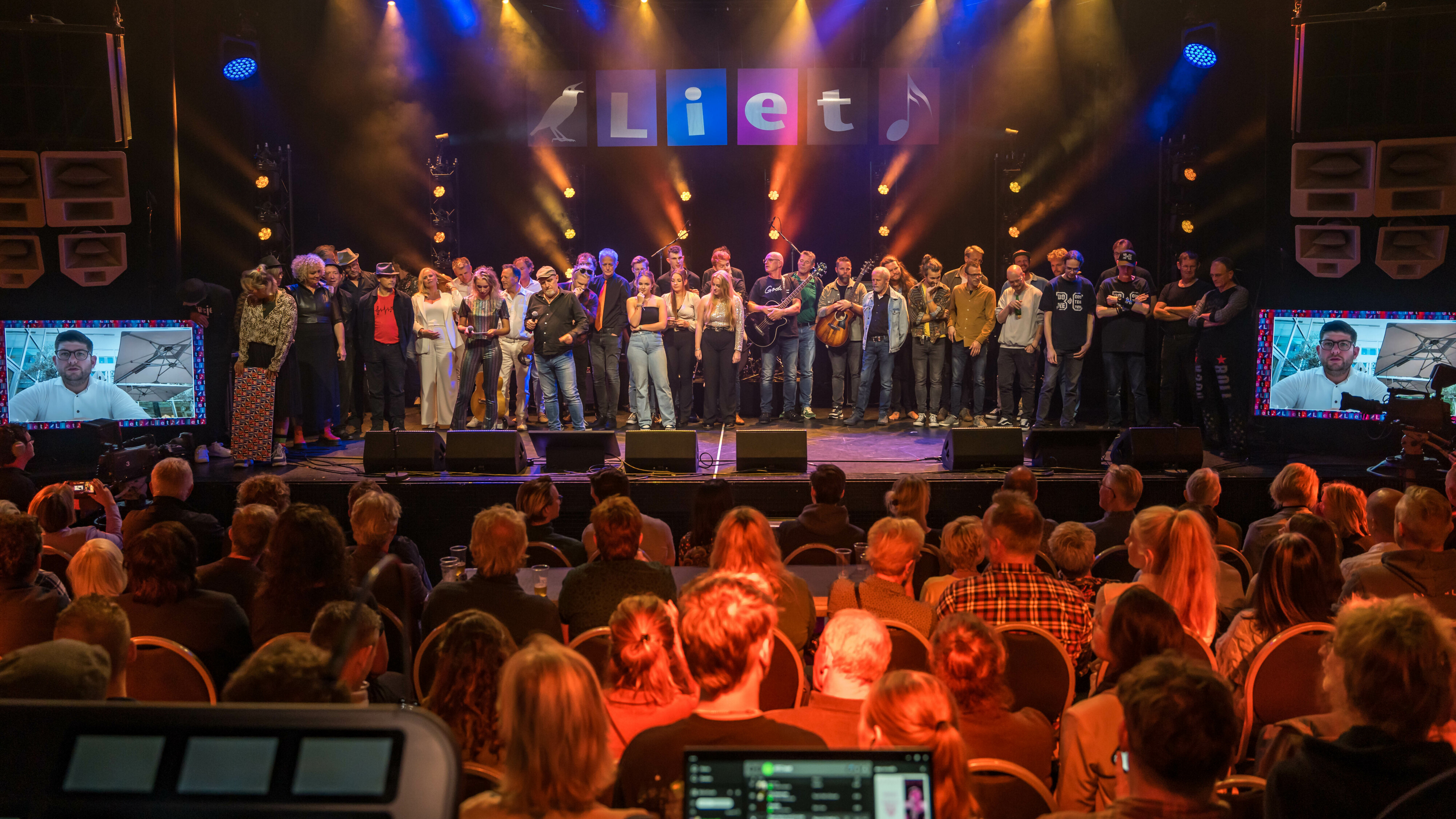 Alle finalisten van Liet 2023 op het podium