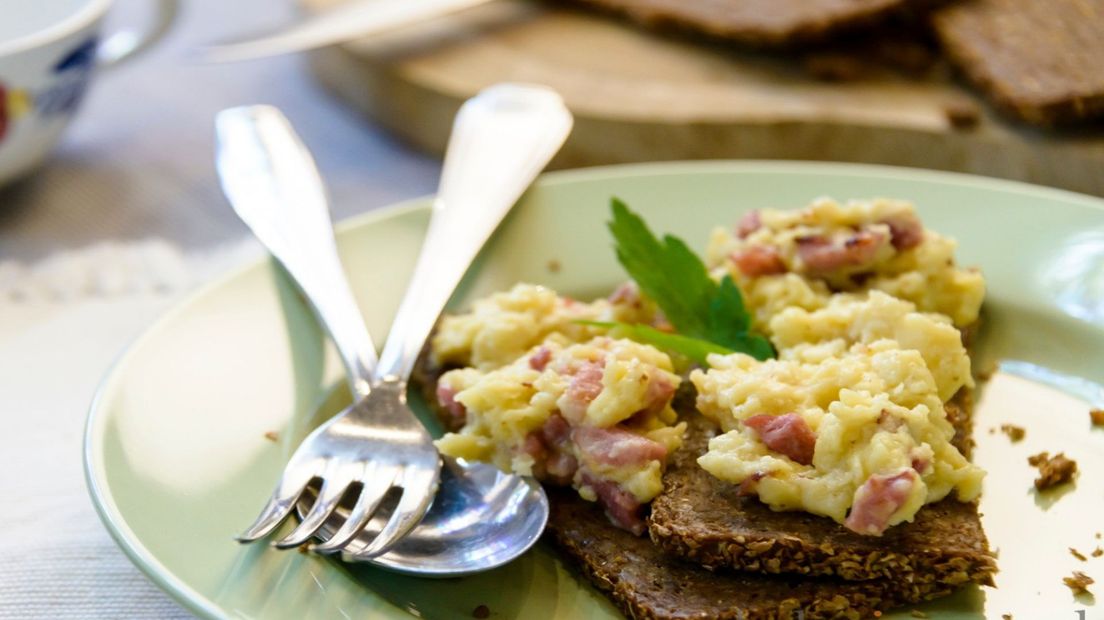 Eierbotter met roggebrood