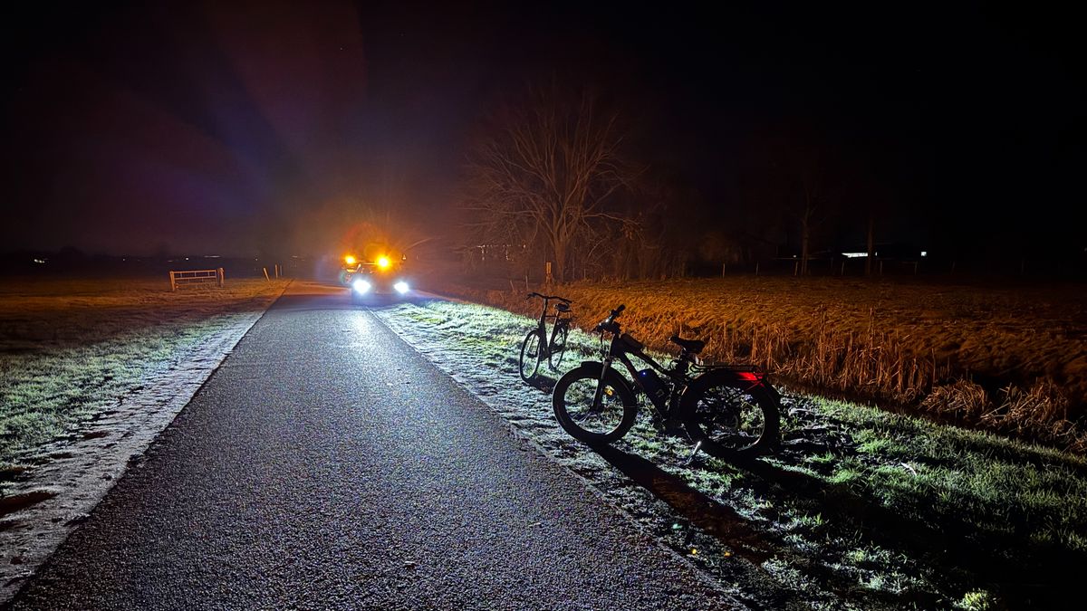 Twee fietsers botsen tussen Olst en Wijhe