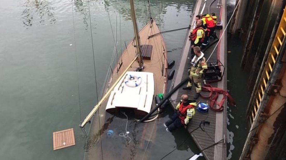 Zeiljacht bijna gezonken in haven Breskens