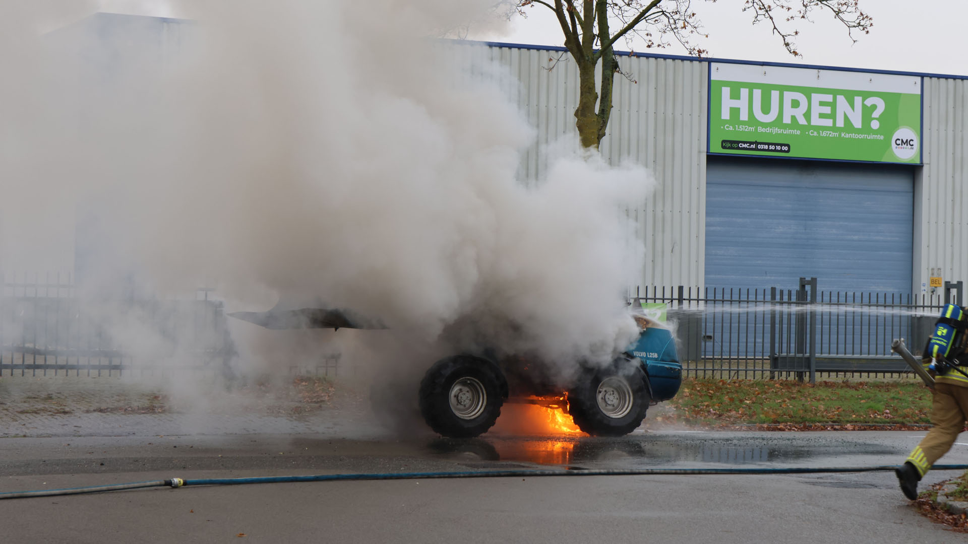Forse schade na botsing tussen twee auto’s in Ede.
