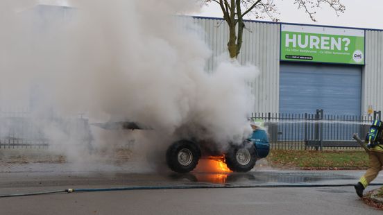 Forse schade na botsing tussen twee auto’s in Ede. Forse schade na botsing tussen twee auto’s in Ede.