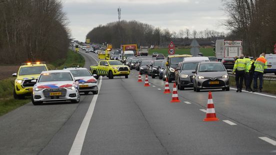 Ongeluk op A28 bij Ubbena, automobilist gewond. Ongeluk op A28 bij Ubbena, automobilist gewond.
