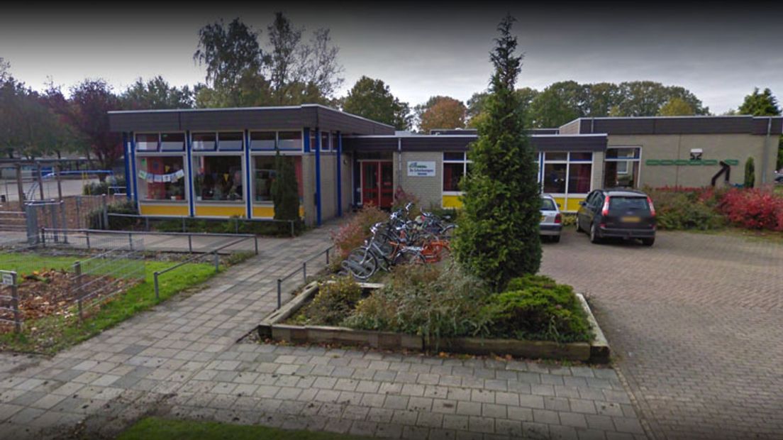 De basisschool moet per direct drie klaslokalen sluiten (Rechten: Google Streetview)