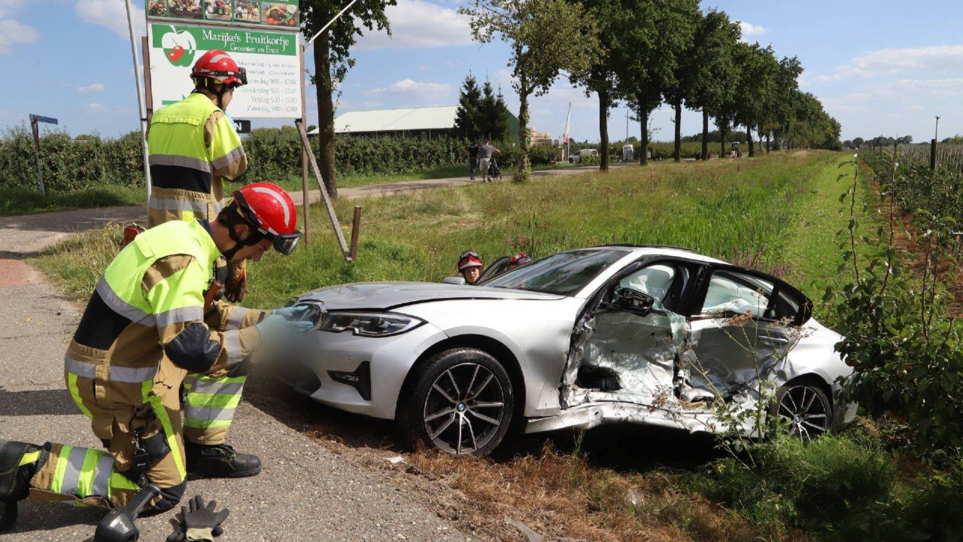 Twee zwaargewonden bij botsing • treinspoor verzakt.