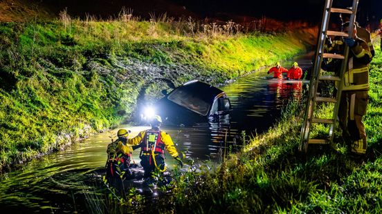 Auto in sloot, mogelijke bestuurder spoorloos