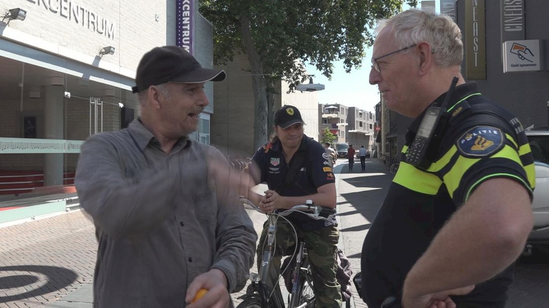 Zo ziet de laatste werkdag van misschien wel de populairste wijkagent van Nederland er uit