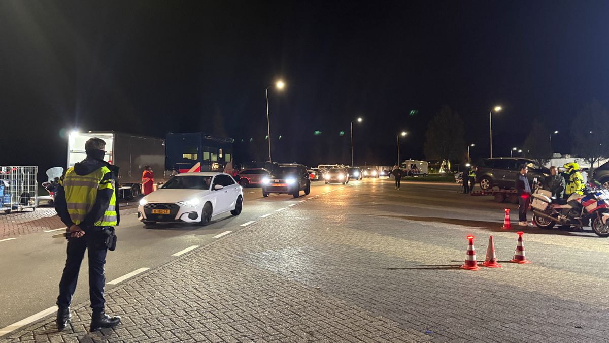 Grootschalige politiecontrole A2: Portugezen met vuurwerk en een vliegtuig op een aanhanger