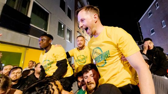 Spelers ADO Den Haag maken zich op voor feest na titel: 'Ben zeiknat dus helemaal top' Nieuws
