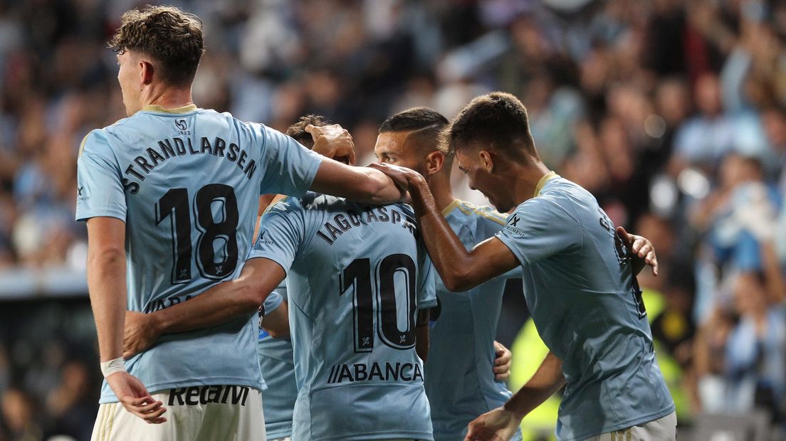 Strand Larsen (l) in het shirt van Celta de Vigo