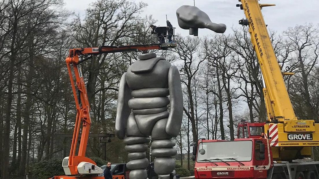 Mega-sculptuur Mikkel verruilt kasteeltuin Heino voor MOJO expositie in Delft