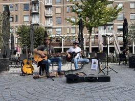 Muziek maken tijdens het Gooi maar in m'n Pet festival in Emmen, maar wie heeft er nog kleingeld op zak?