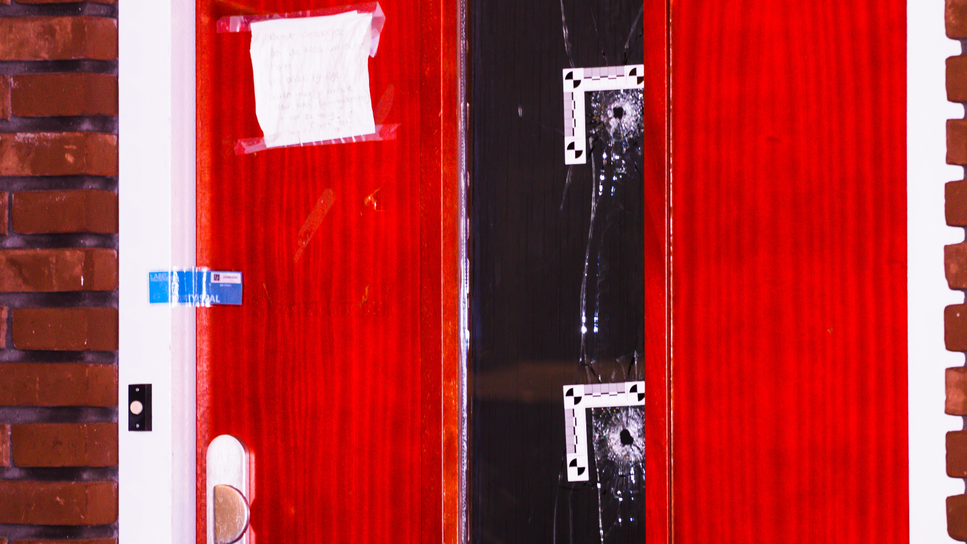 Woning beschoten aan Charactostraat in Capelle aan den IJssel.