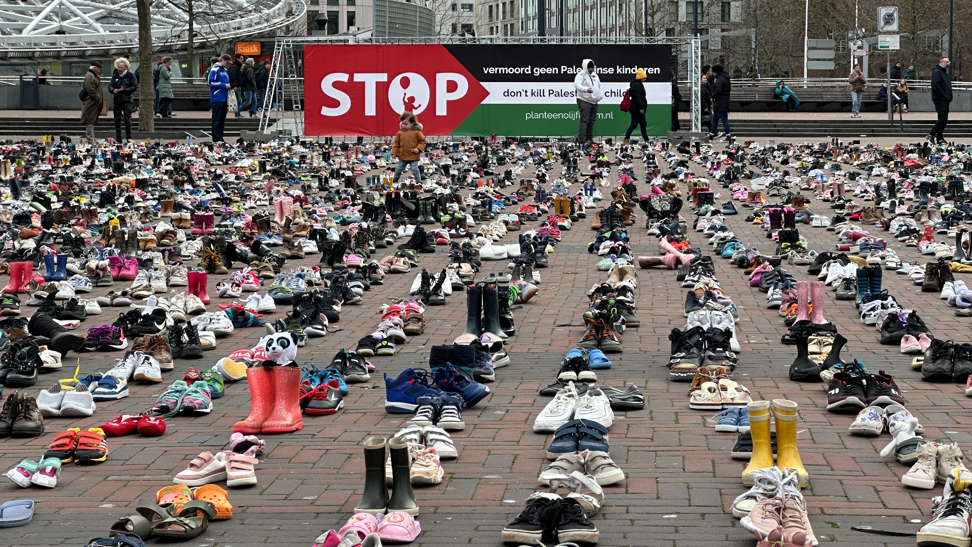 Ruim 8.000 kinderschoenen om aandacht te vragen voor vermoorde