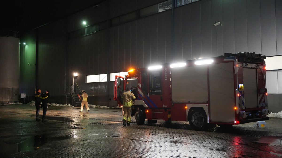 Lopende band in fabriekshal Bunschoten vat vlam, gebouw ontruimd