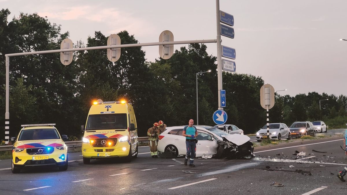 Botsing tussen meerdere voertuigen in Roermond