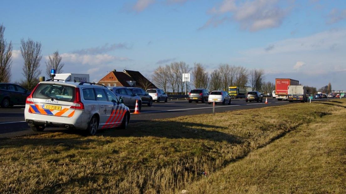 Waardetranssport met pech langs de weg bij Zwolle