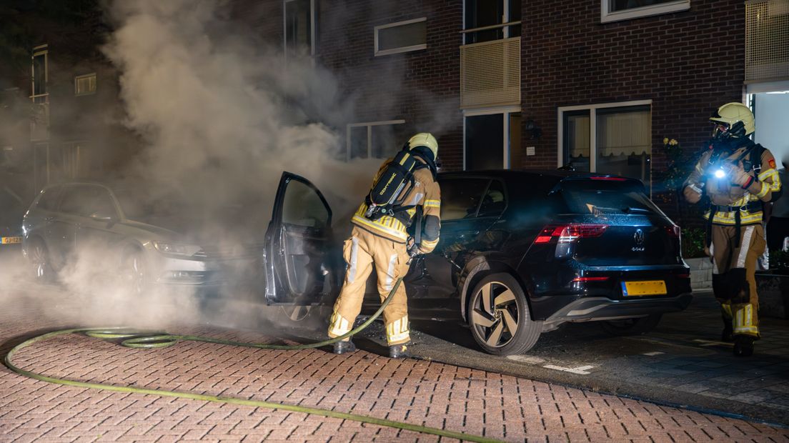 Ook bij deze brand was de auto niet meer te redden