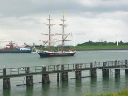 Eerste schepen voor Vlissingen Martiem varen haven binnen: 'Het is zeker de moeite waard om even te kijken'