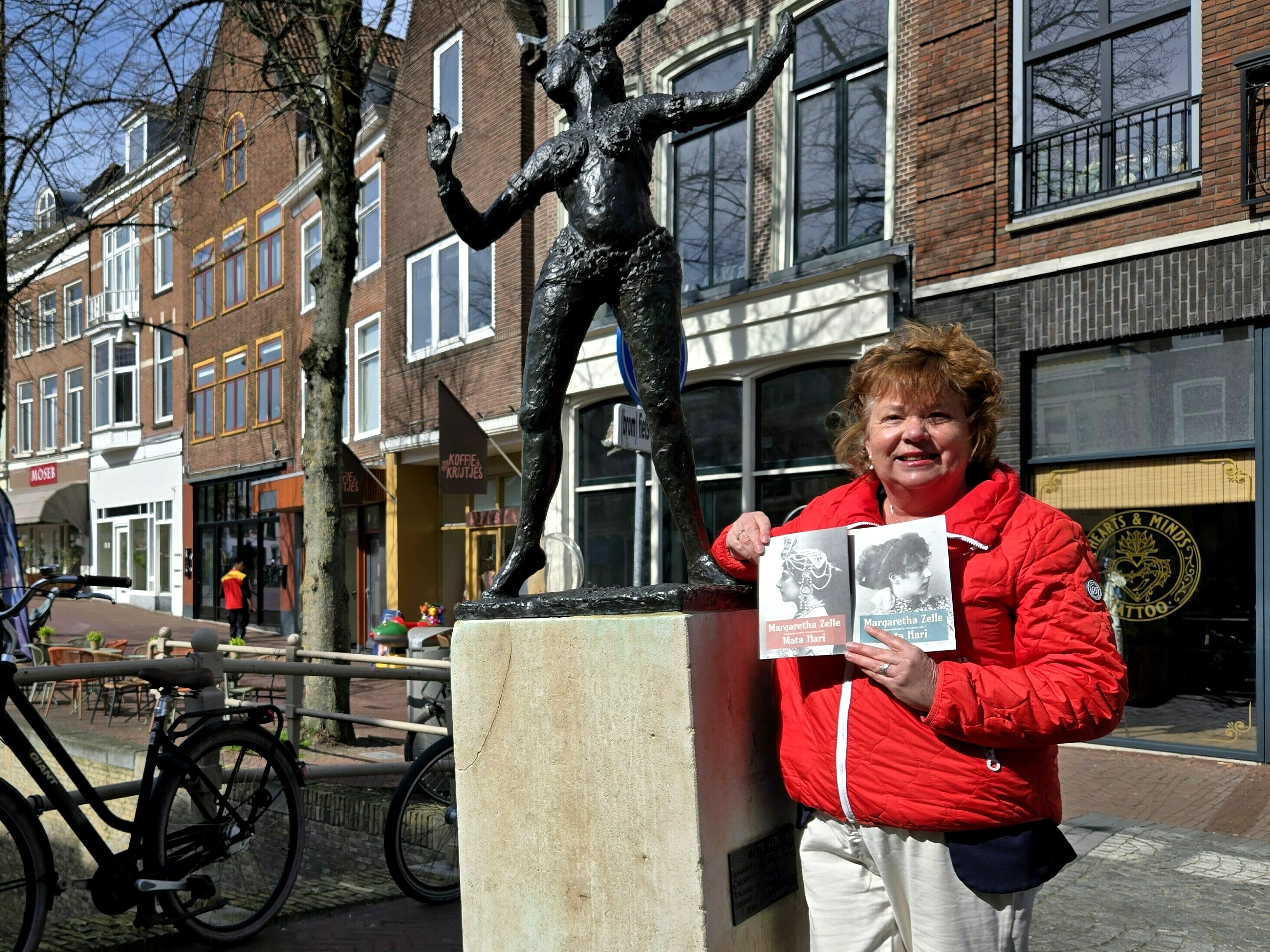 Sa rinst mei yn it spoar fan Mata Hari: "Ik schep mijn eigen mythe"