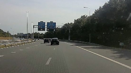 Automobilist negeert matrixborden en raast langs een ongeluk Nieuws