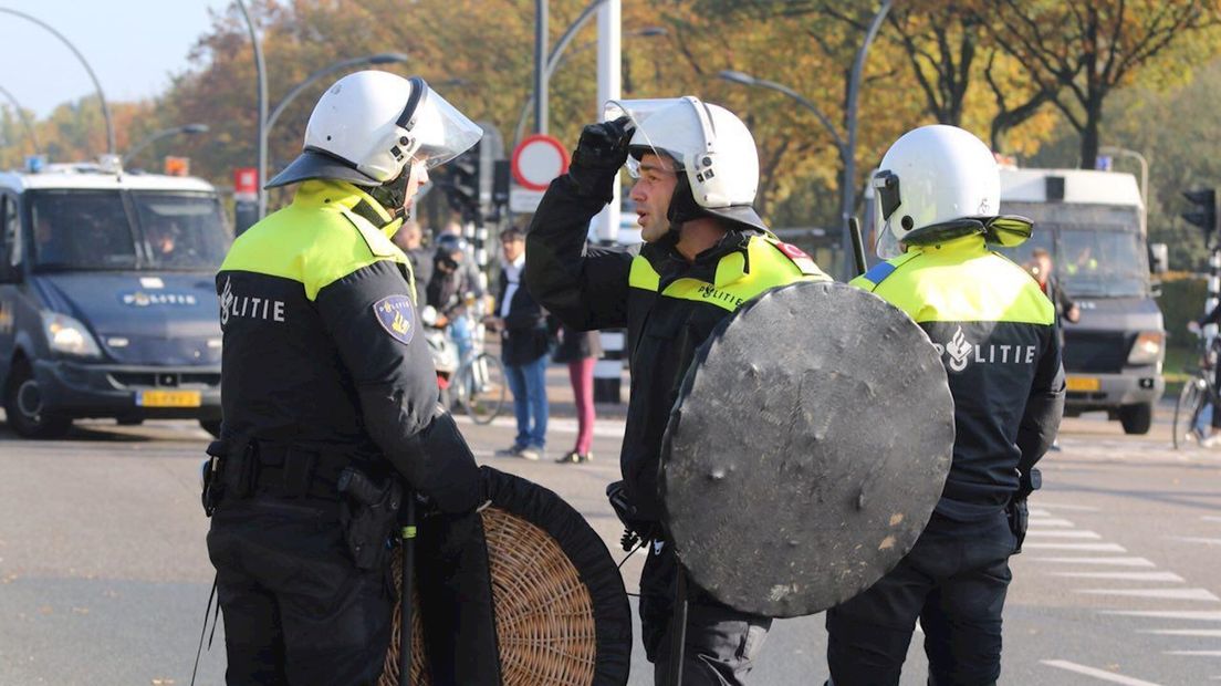 Politie stuurt betogers naar huis