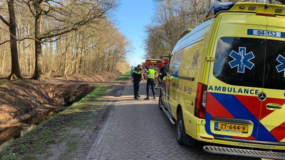 Man (69) overleden bij tragisch ongeval met trekker in Schuinesloot