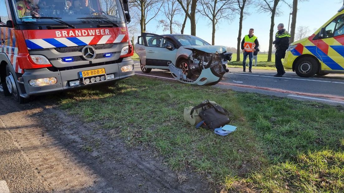 Twee gewonden en schade aan betrokken auto's