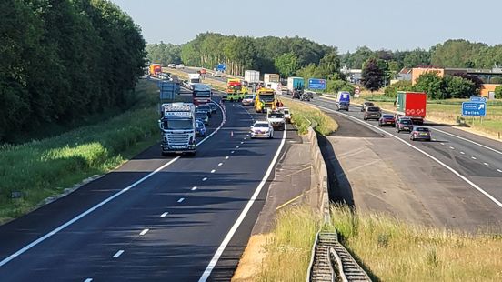 Ongeluk op A28 van Meppel naar Zwolle: linkerrijstrook tijdelijk dicht, 8 km file. Ongeluk op A28 van Meppel naar Zwolle: linkerrijstrook tijdelijk dicht, 8 km file.