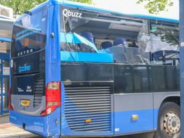 Lijnbus Qbuzz rijdt tegen boom in Emmen
