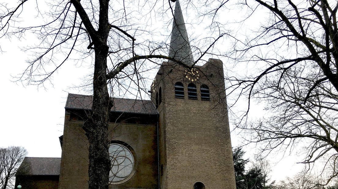 De Sint-Barbarakerk aan de Stationsweg.