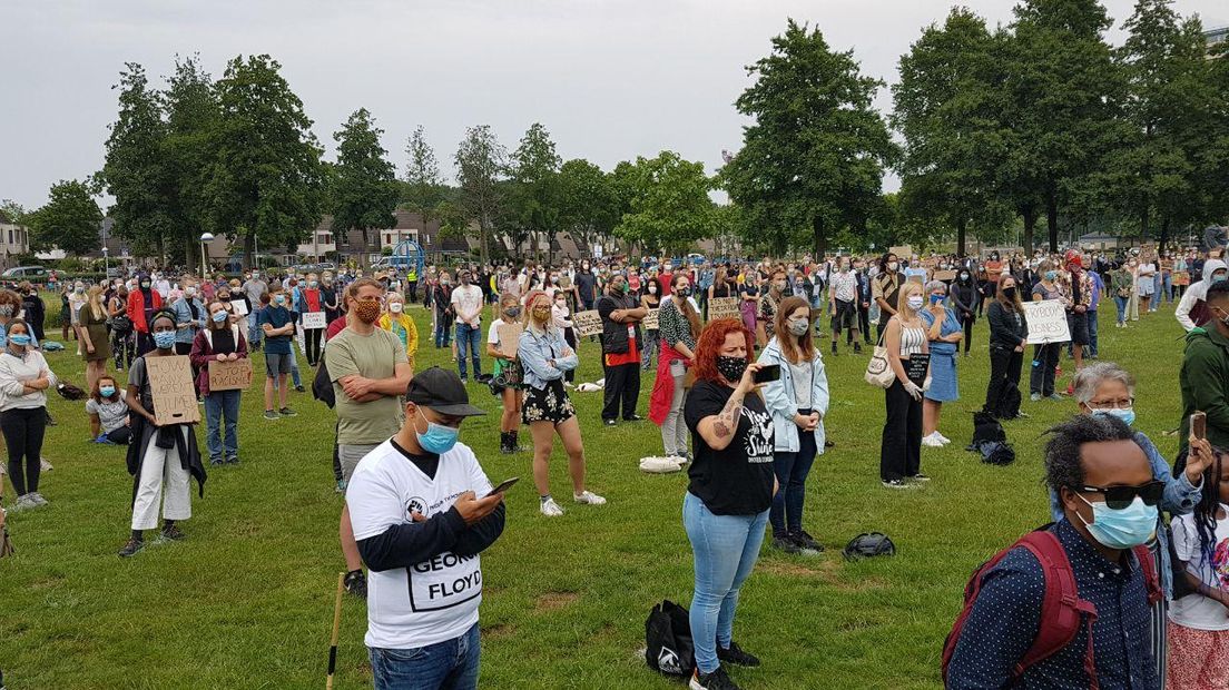 Anti-racismeprotest op anderhalve meter afstand.