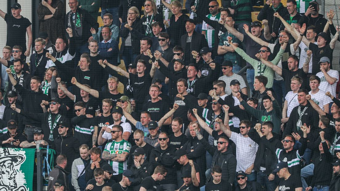 FC Groningen-supporters in Deventer