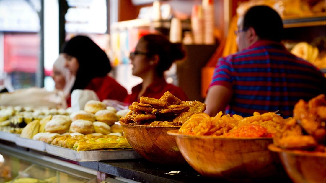 Naar de bakker op de eerste dag van de ramadan | Foto ANP