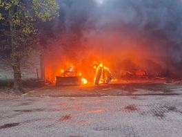 Trekker in kapschuur brandt uit in Nieuwediep