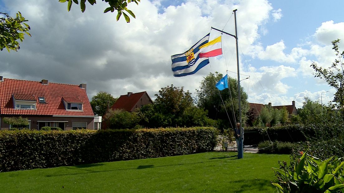 Elke dag wapperen er vlaggen in de tuin