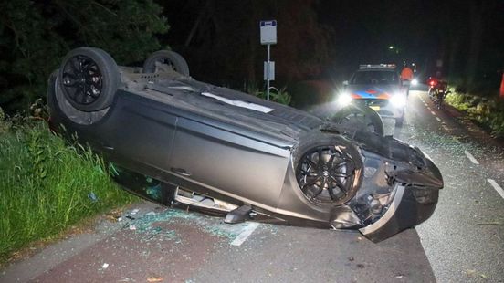 Man vlucht na ongeval・acht aanhoudingen na vechtpartij. Man vlucht na ongeval・acht aanhoudingen na vechtpartij.