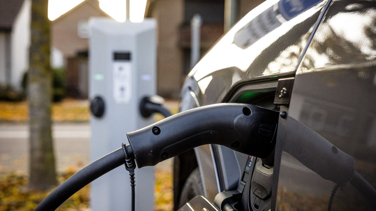 Grote prijsverschillen in elektrisch laden: hier staan de goedkoopste laadpalen