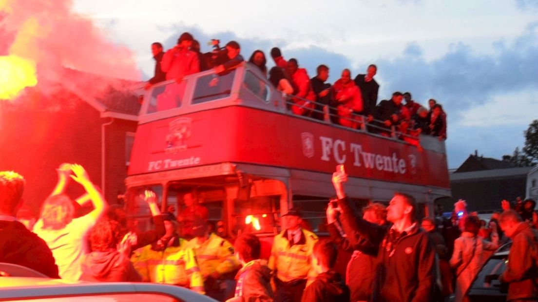 FC Twente krijgt heldenontvangst in Enschede