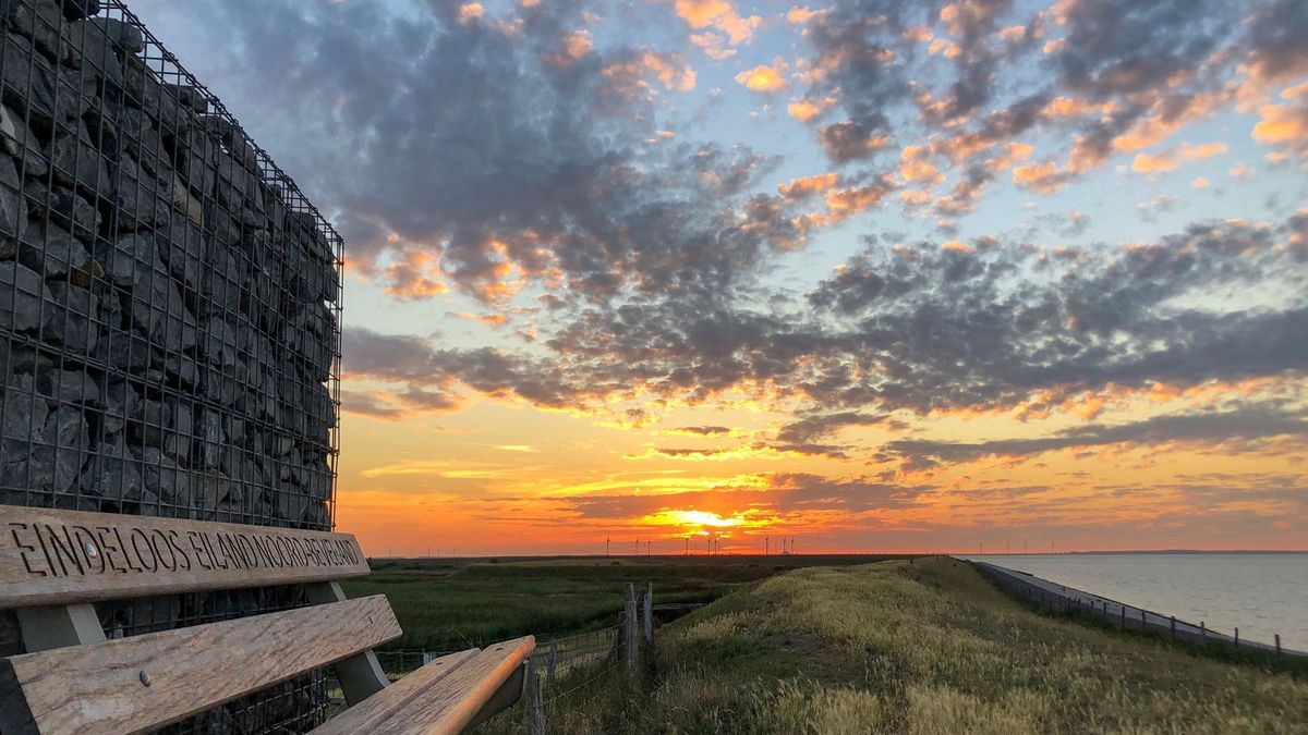'Gevaarte van een boek' over Noord-Beveland verkoopt al uit voordat het te koop is