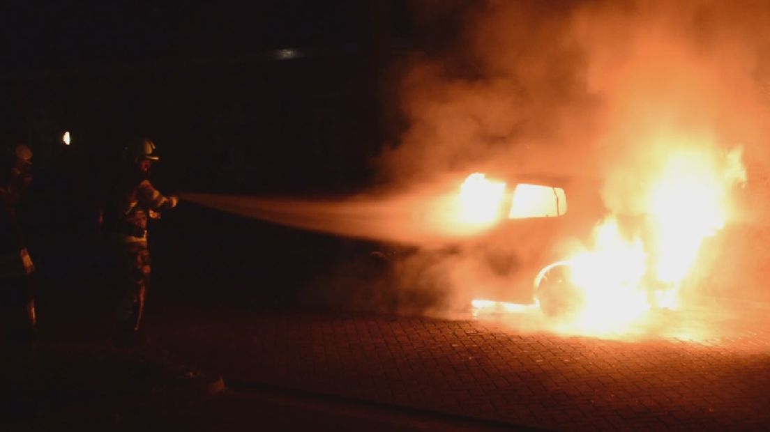 In de nacht van zondag op maandag is in Groesbeek een auto uitgebrand. Het voertuig stond geparkeerd aan de Bezembinder.