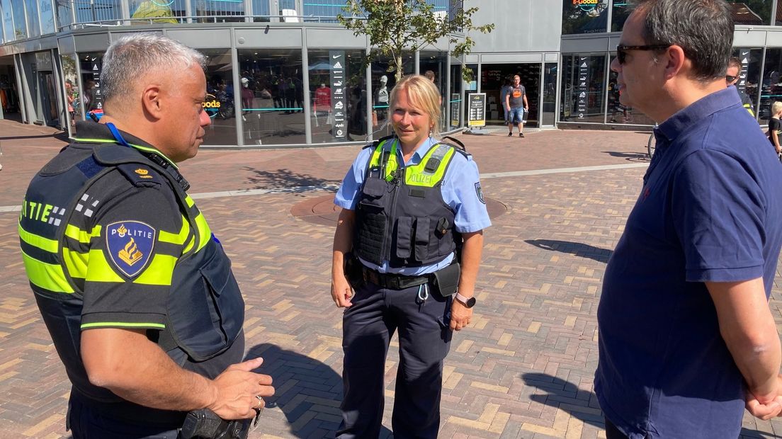Duitse commissaris maakt kennis met nieuwe burgemeester en districtschef politie