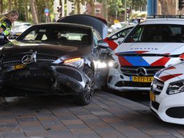 Automobilist na achtervolging klemgereden door meerdere politieauto's in Lekstraat
