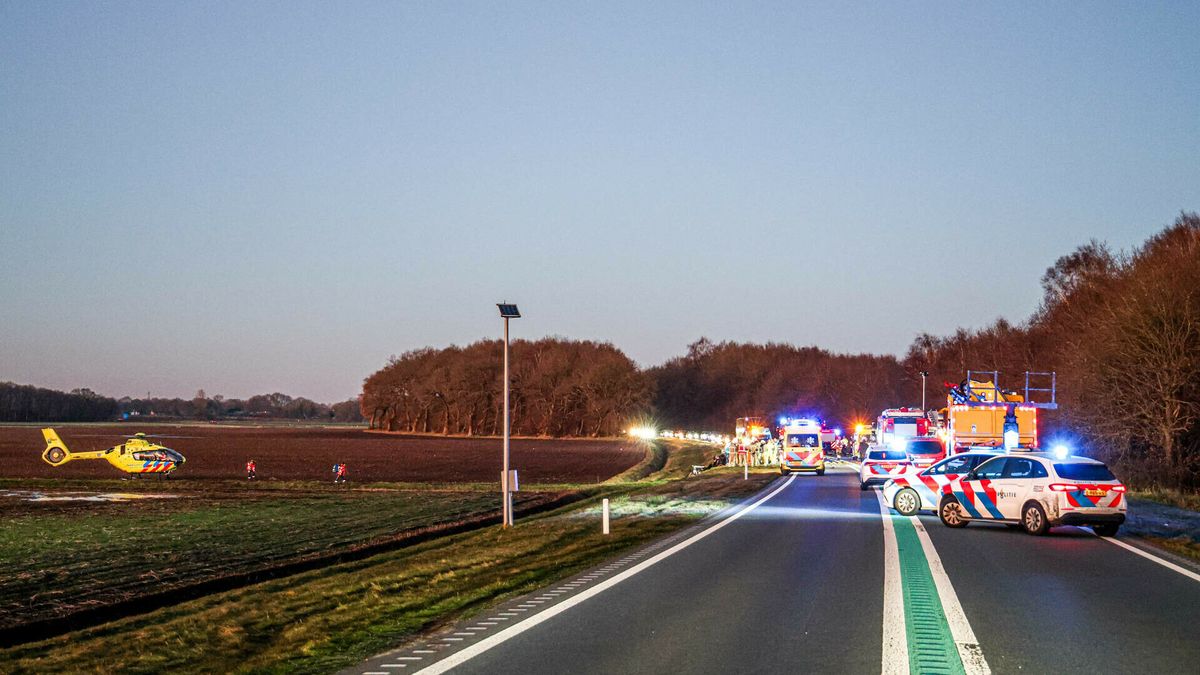 Twee dodelijke slachtoffers bij ongelukken A28 en N34, wegen urenlang dicht