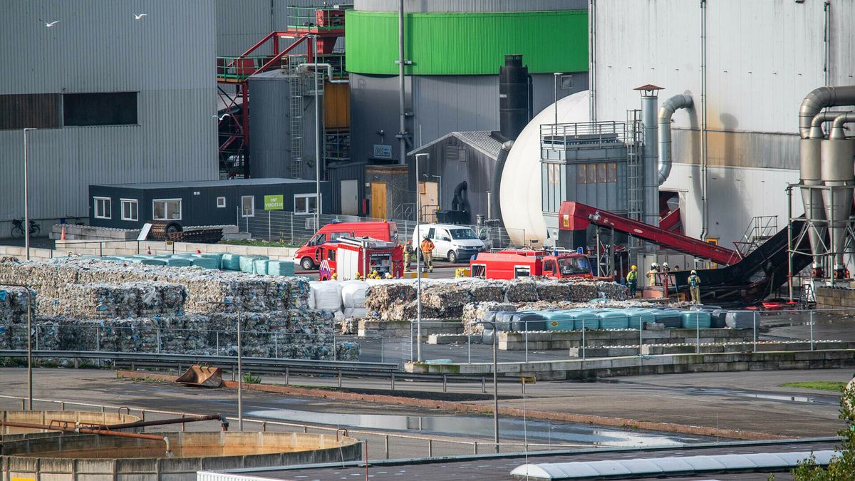 Transportband bij Attero in Wijster vliegt in brand