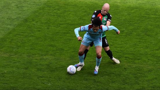 NEC houdt met late goal tegen Feyenoord Champions League-droom in stand