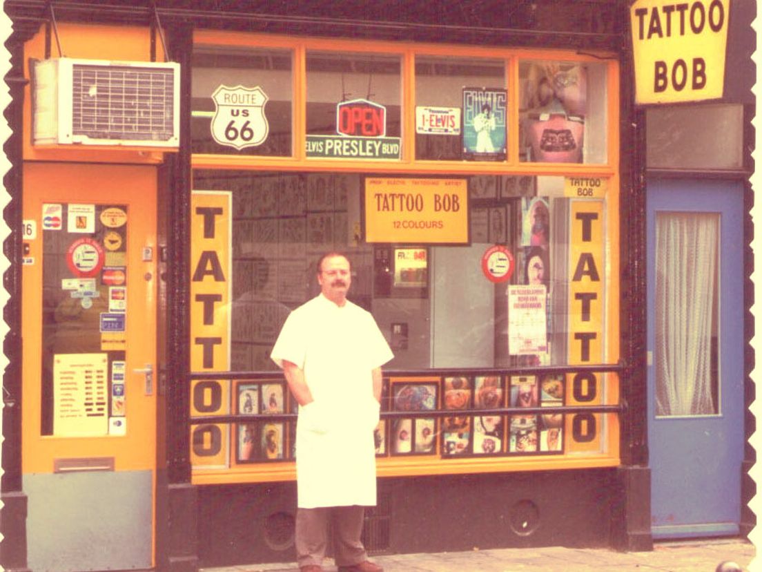 Tattoo Bob voor zijn oude shop