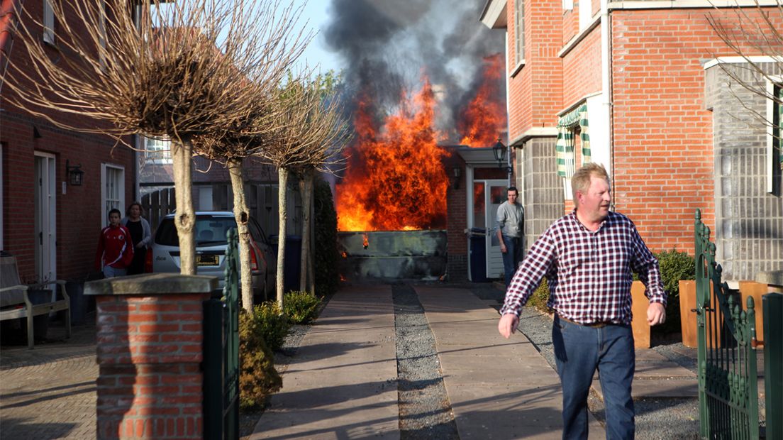 Garagebox in Ypenburg brand volledig uit