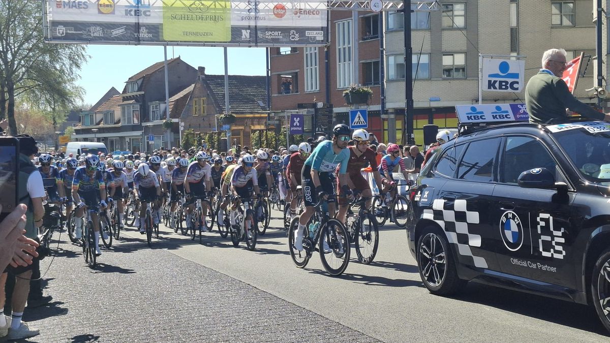 LIVE: Scheldeprijs is gestart in Terneuzen, zes renners voorop